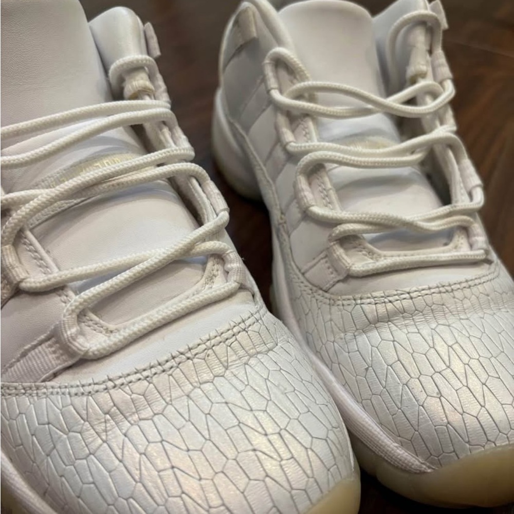 Nike Air Jordan 11 Retro Low - Picture 5 of 7